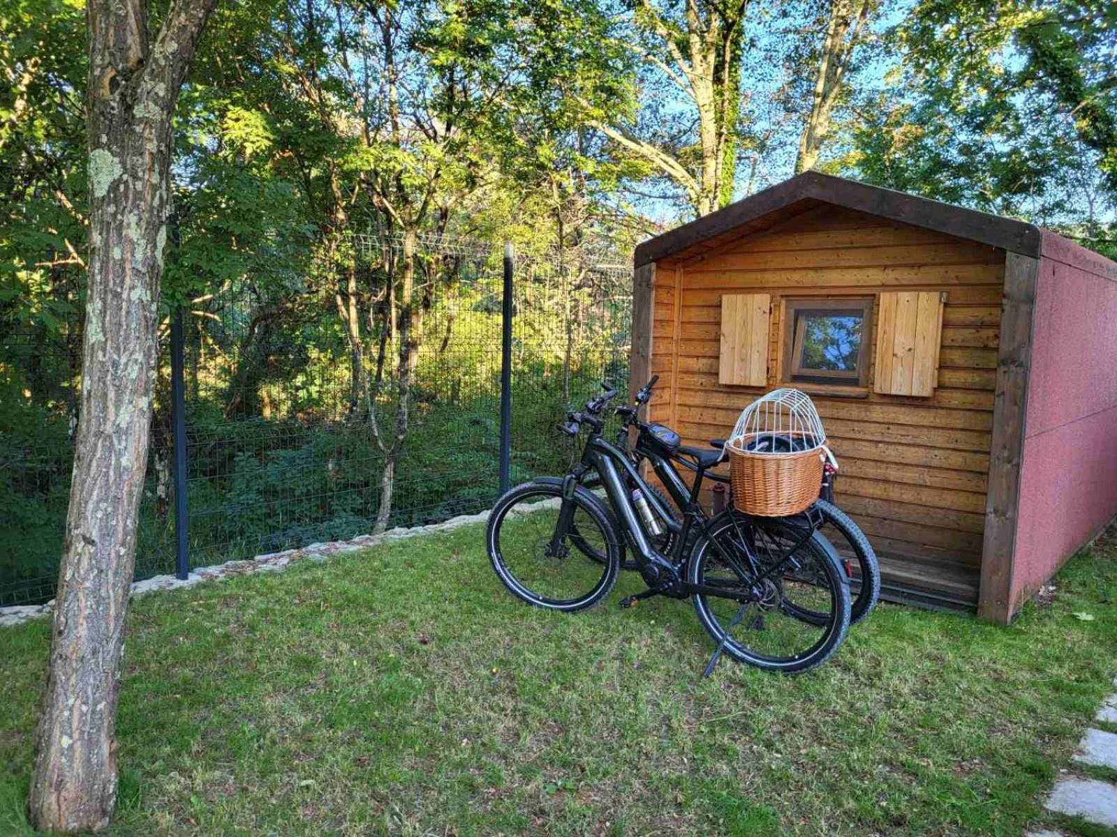 Krasen Kras 104 Resort Komen Exteriör bild